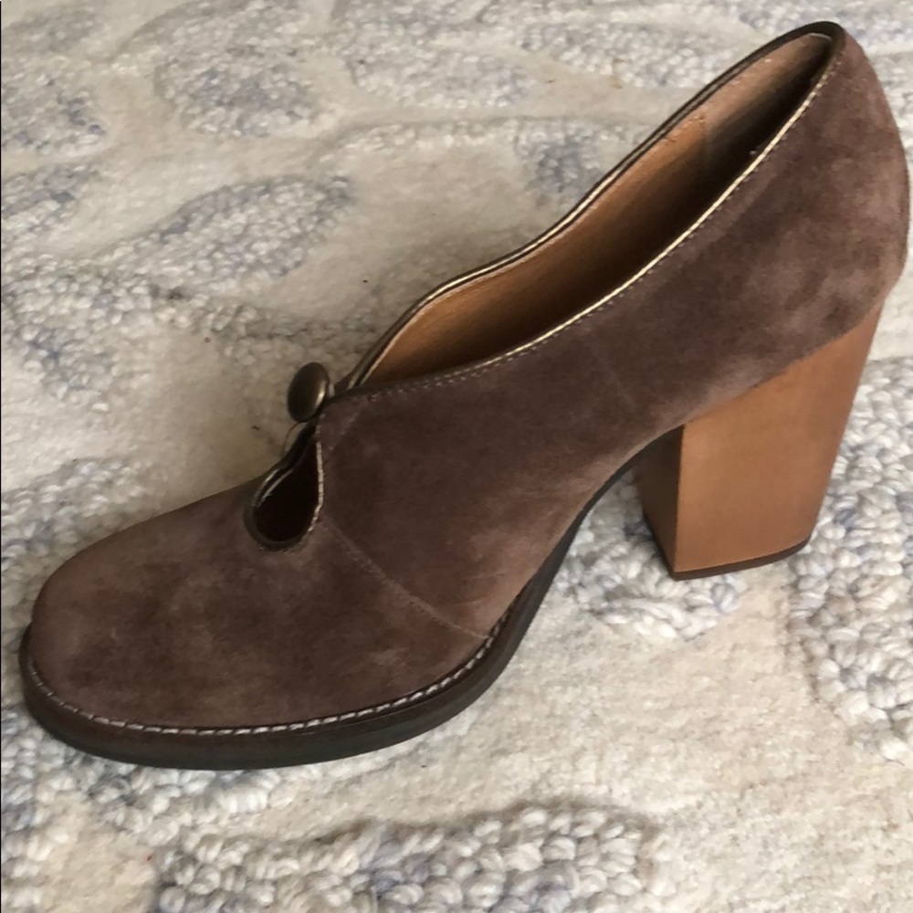 Women’s booties size 7 brown never worn!